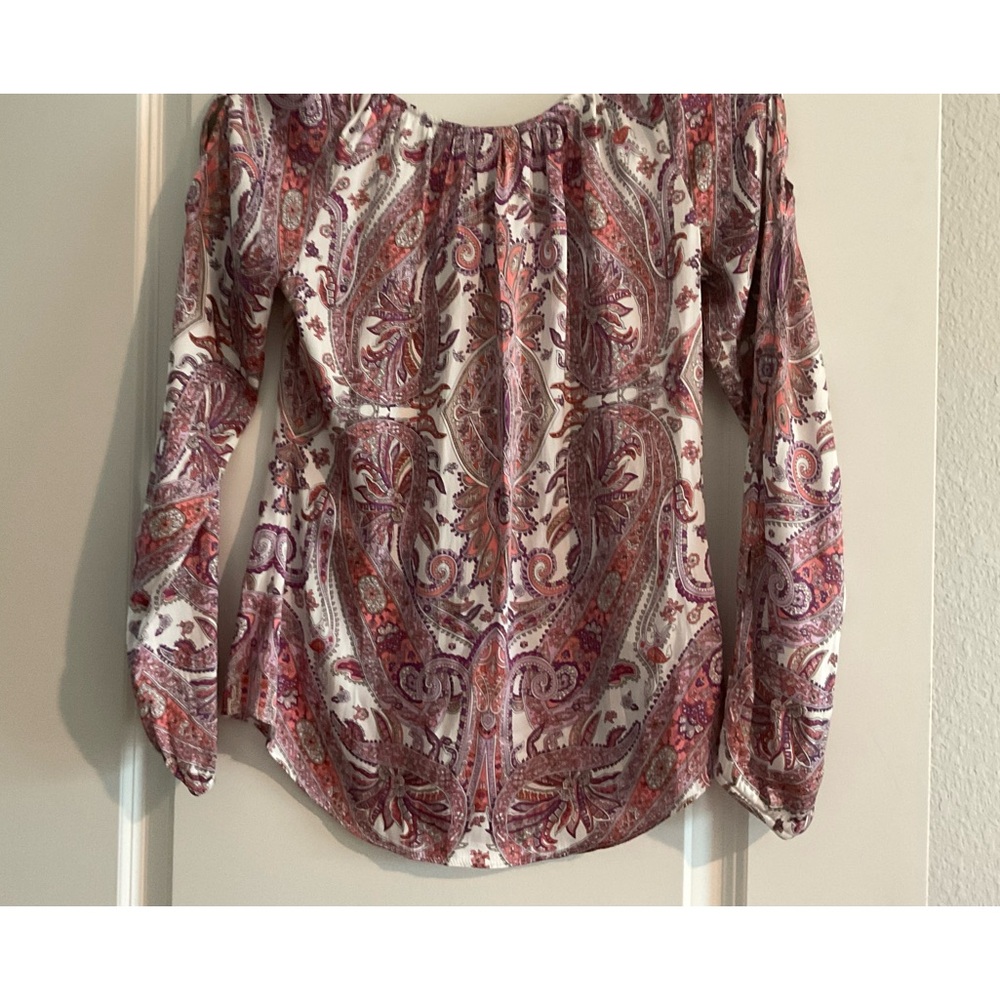 Beautiful White House Black Market blouse size XXS gently used